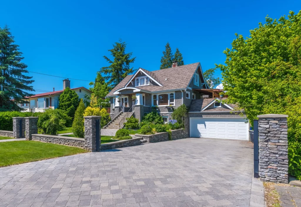 5 Benefits of a Unique Paver Driveway
