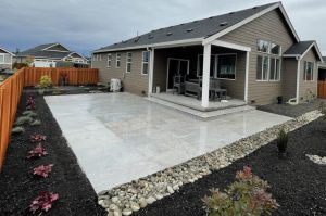 Porcelain paver patio